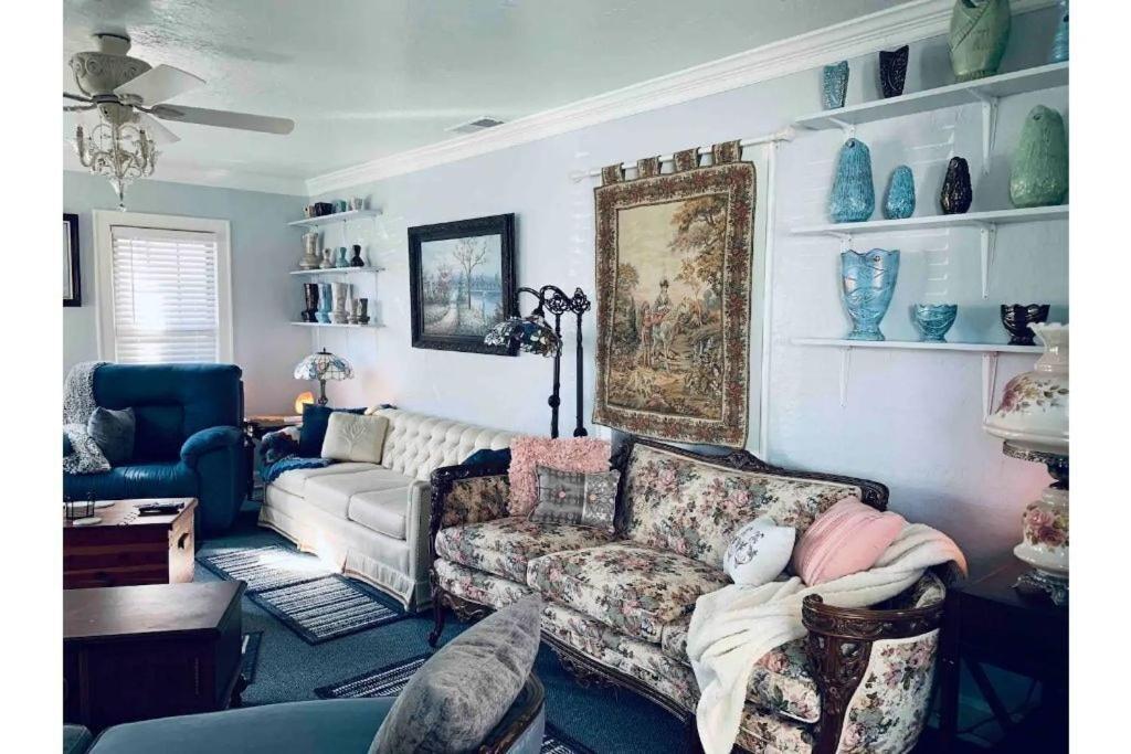 1 Mile To Fort Sill! The Carolebelle Cottage Sleeps 8 With Hottub,Grills,Firepit Lawton Extérieur photo