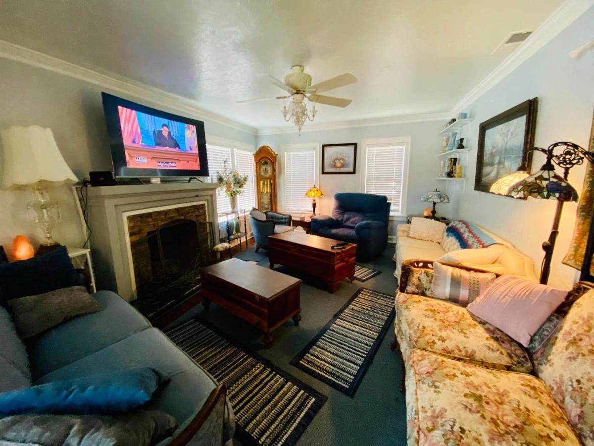 1 Mile To Fort Sill! The Carolebelle Cottage Sleeps 8 With Hottub,Grills,Firepit Lawton Extérieur photo