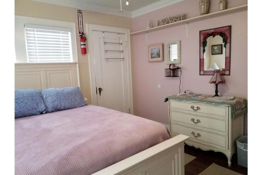 1 Mile To Fort Sill! The Carolebelle Cottage Sleeps 8 With Hottub,Grills,Firepit Lawton Extérieur photo